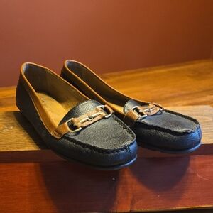 A2 By Aerosoles Black and Tan Flats with Classic Design